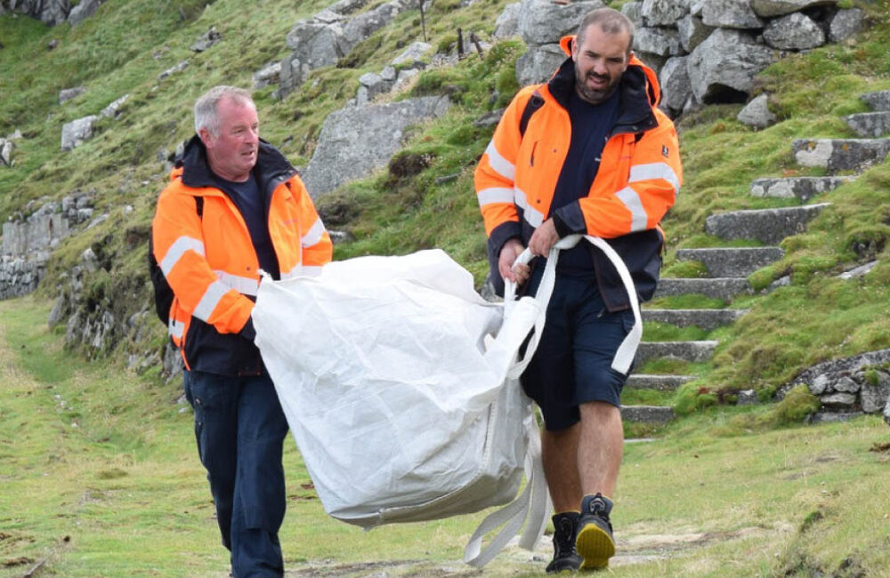 REDS Team carrying Mulox bags